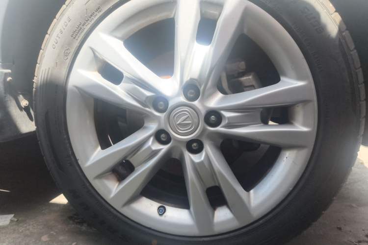 Used CHANGAN CS35 2014 1.6L Automatic Luxury Model China V Standard Right Front Wheel Hub