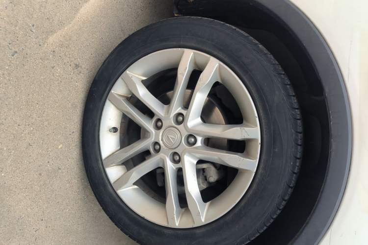 Used CHANGAN CS35 2014 1.6L Manual Luxury Model China V Standard Right Front Wheel Hub
