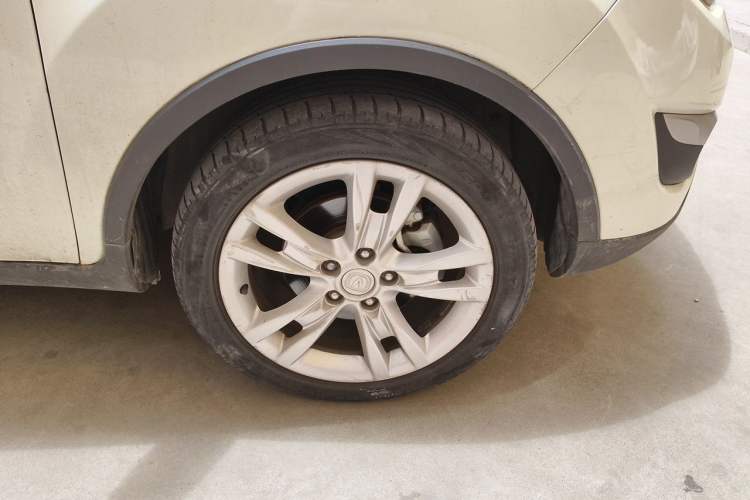 Used CHANGAN CS35 2014 1.6L Automatic Luxury Model China IV Standard Right Front Wheel Hub