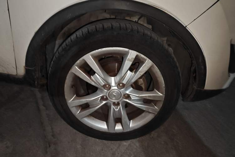 Used CHANGAN CS35 2014 1.6L Automatic Luxury Navigation Model China IV Standard Right Front Wheel Hub
