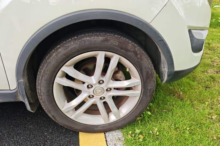 Used CHANGAN CS35 2014 1.6L Manual Luxury Model China IV Standard Right Front Wheel Hub