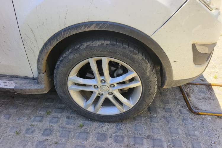 Used CHANGAN CS35 2014 1.6L Manual Luxury Model China IV Standard Right Front Wheel Hub