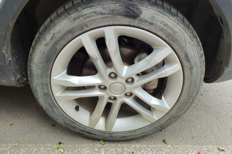 Used CHANGAN CS35 2014 1.6L Manual Luxury Model China IV Standard Right Front Wheel Hub
