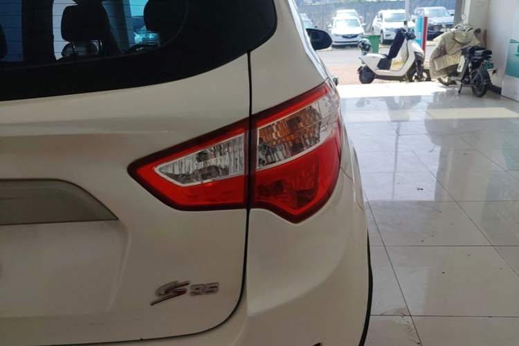 Used CHANGAN CS35 2014 1.6L Automatic Luxury Navigation Version China V Standard Right Rear Taillight