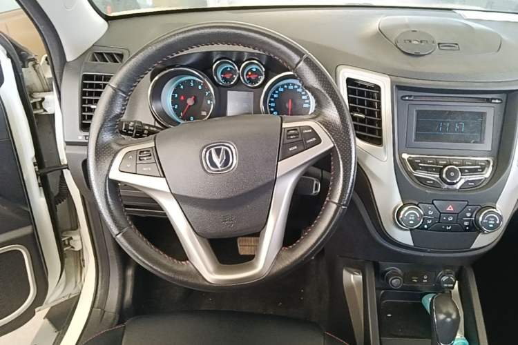 Used CHANGAN CS35 2014 1.6L Automatic Luxury Model China IV Standard Steering Wheel