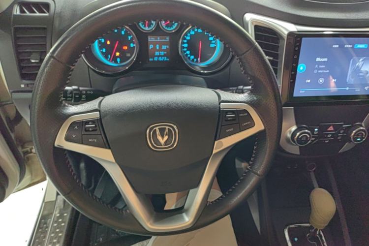 Used CHANGAN CS35 2014 1.6L Automatic Luxury Model China IV Standard Steering Wheel