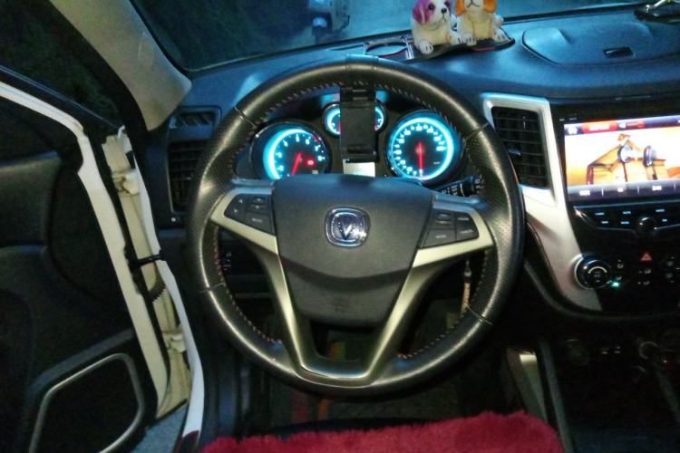 Used CHANGAN CS35 2014 1.6L Automatic Luxury Model China V Standard Steering Wheel