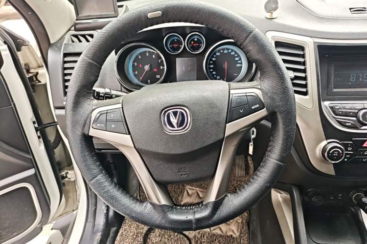 Used CHANGAN CS35 2014 1.6L Manual Luxury Model China IV Standard Steering Wheel