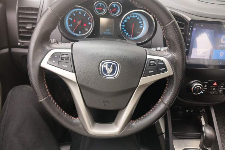 Used CHANGAN CS35 2014 1.6L Automatic Luxury Model China IV Standard Steering Wheel
