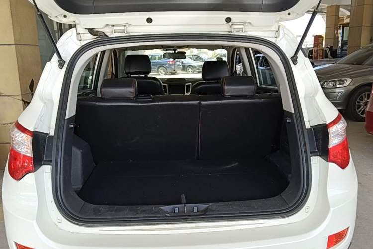 Used CHANGAN CS35 2014 1.6L Automatic Luxury Model China IV Standard Trunk