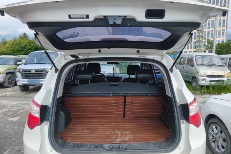 Used CHANGAN CS35 2014 1.6L Manual Luxury Model China IV Standard Trunk