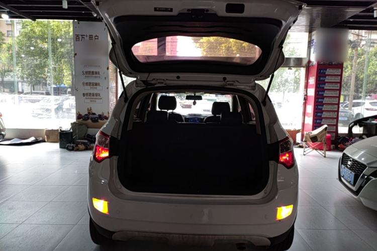 Used CHANGAN CS35 2014 1.6L Automatic Luxury Model China IV Standard Trunk