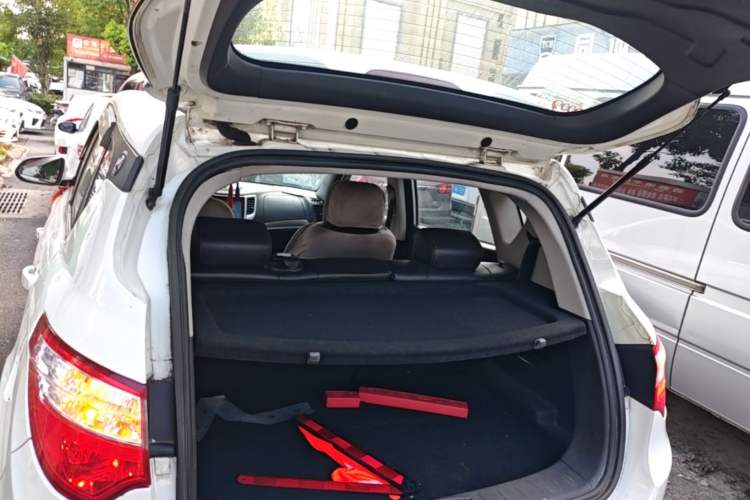 Used CHANGAN CS35 2014 1.6L Manual Luxury Model China IV Standard Trunk