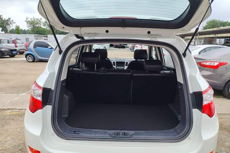 Used CHANGAN CS35 2014 1.6L Manual Luxury Model China IV Standard Trunk
