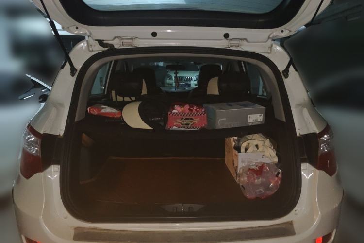 Used CHANGAN CS35 2014 1.6L Manual Luxury Model China IV Standard Trunk