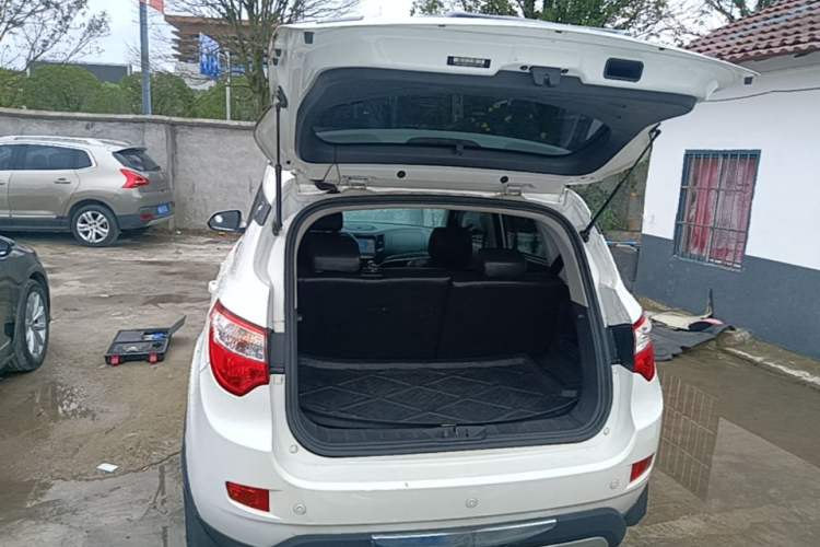 Used CHANGAN CS35 2014 1.6L Manual Luxury Model China IV Standard Trunk