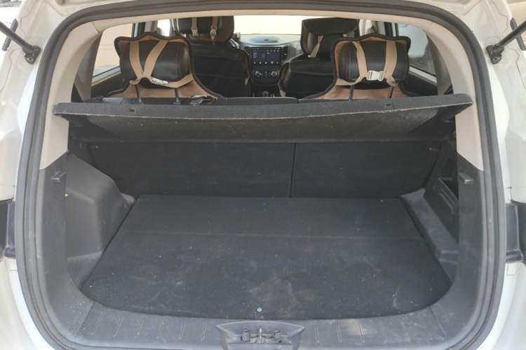 Used CHANGAN CS35 2014 1.6L Automatic Luxury Model China IV Standard Trunk