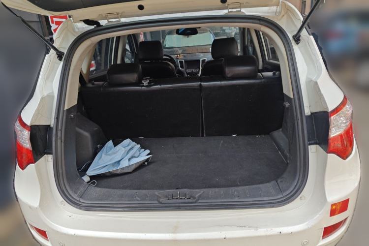 Used CHANGAN CS35 2014 1.6L Automatic Luxury Navigation Model China IV Standard Trunk