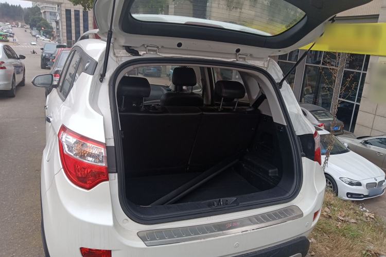 Used CHANGAN CS35 2014 1.6L Automatic Luxury Model China IV Standard Trunk