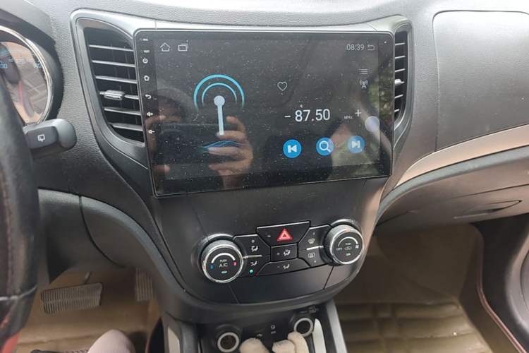 Used CHANGAN CS35 2014 1.6L Automatic Luxury Model China IV Standard Audio And AC Panel