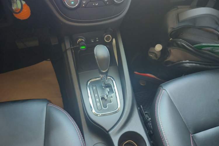 Used CHANGAN CS35 2014 1.6L Automatic Luxury Model China IV Standard Audio And AC Panel