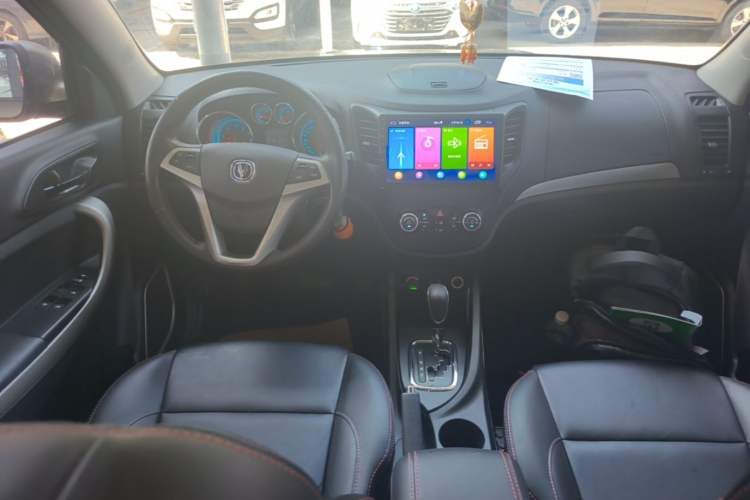 Used CHANGAN CS35 2014 1.6L Automatic Luxury Model China IV Standard Center Console