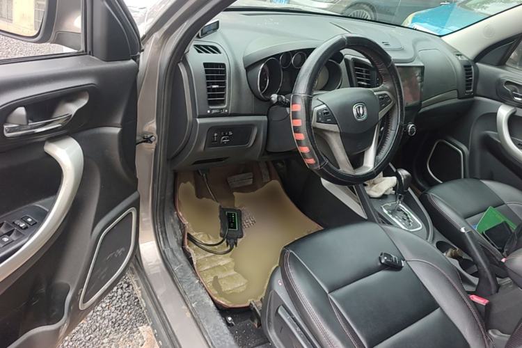 Used CHANGAN CS35 2014 1.6L Automatic Luxury Model China IV Standard Driver Seat
