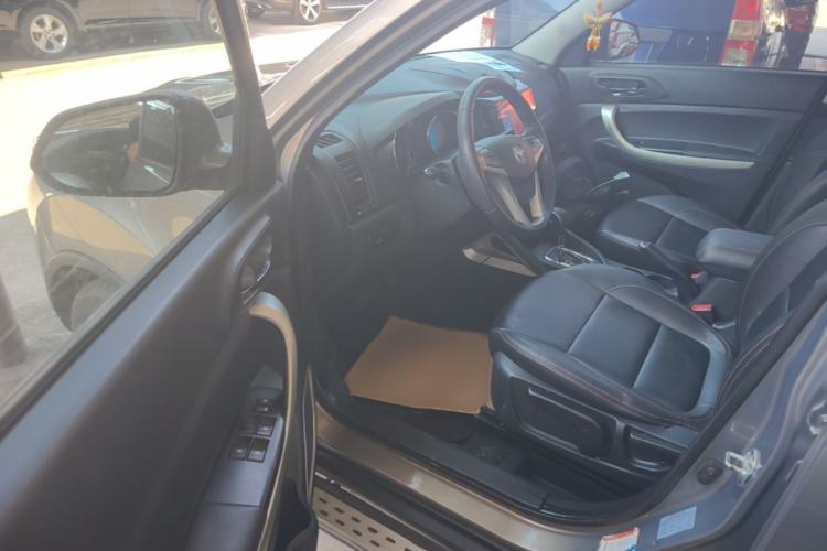Used CHANGAN CS35 2014 1.6L Automatic Luxury Model China IV Standard Driver Seat