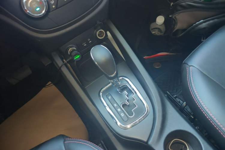 Used CHANGAN CS35 2014 1.6L Automatic Luxury Model China IV Standard Gear Lever