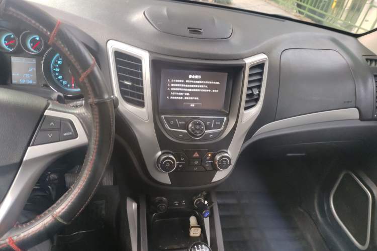 Used CHANGAN CS35 2015 1.6L Manual Luxury Model China IV Standard Audio And AC Panel