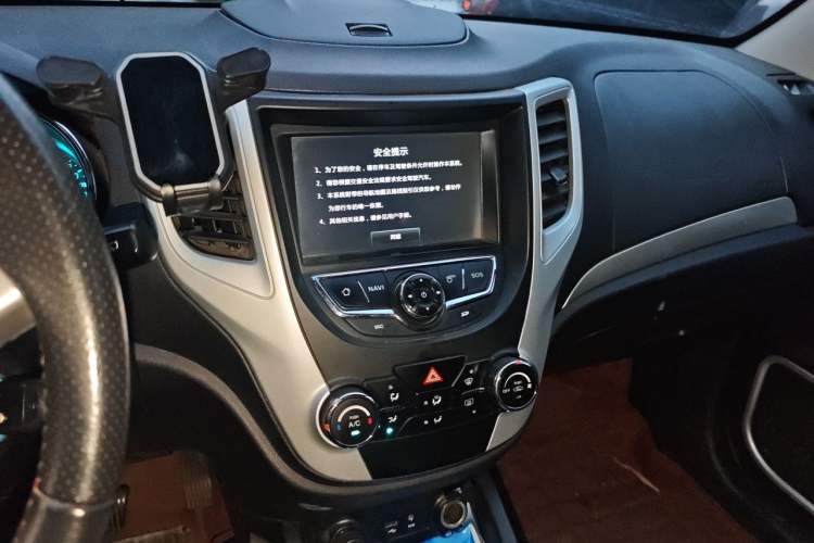 Used CHANGAN CS35 2015 1.6L Manual Luxury Model China IV Standard Audio And AC Panel