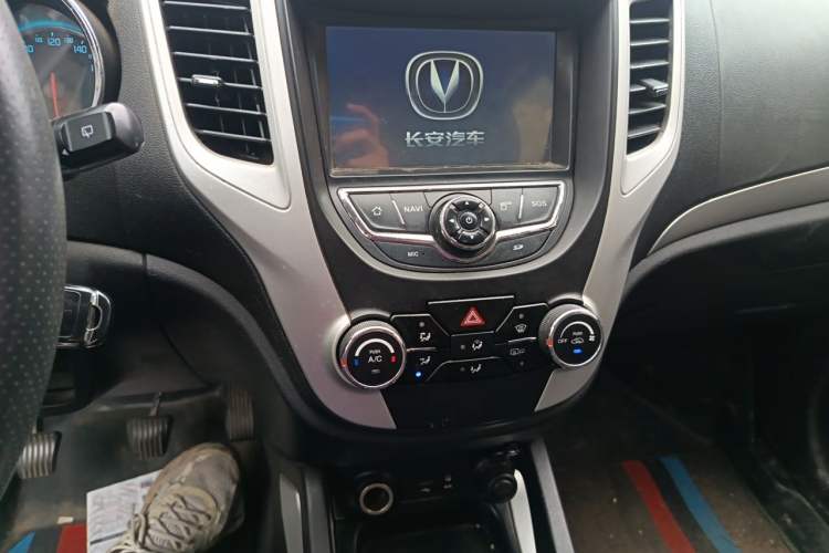Used CHANGAN CS35 2015 1.6L Manual Luxury Model China IV Standard Audio And AC Panel