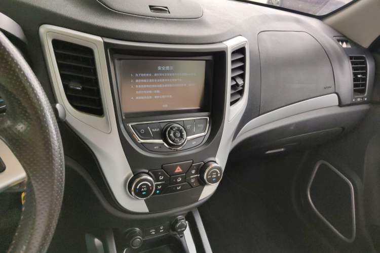 Used CHANGAN CS35 2015 1.6L Automatic Luxury Model China V Standard Audio And AC Panel