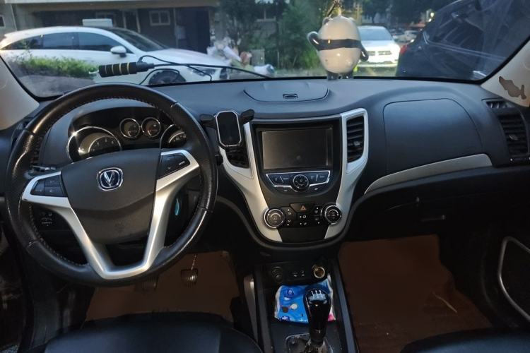 Used CHANGAN CS35 2015 1.6L Manual Luxury Model China IV Standard Center Console