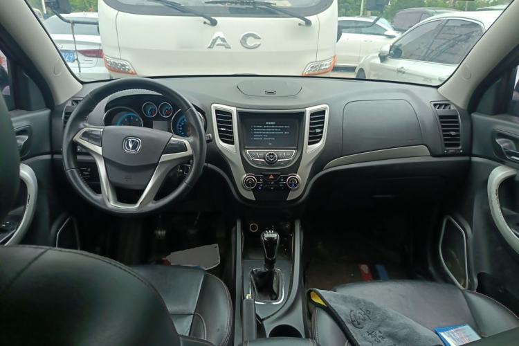 Used CHANGAN CS35 2015 1.6L Manual Luxury Model China IV Standard Center Console
