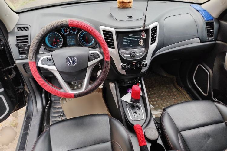 Used CHANGAN CS35 2015 1.6L Automatic Luxury Model China V Standard Center Console