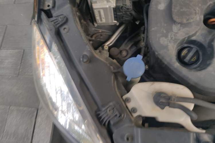 Used CHANGAN CS35 2015 1.6L Manual Luxury Model China IV Standard Engine Bay Right