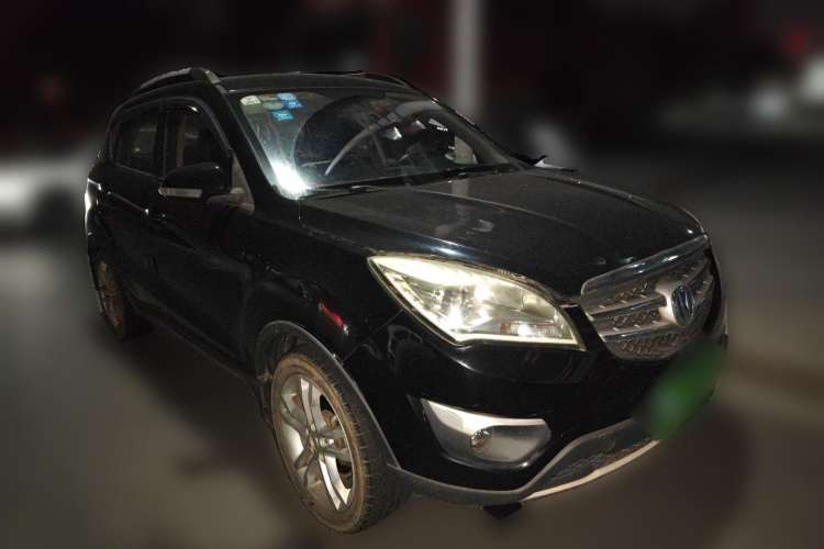 Used CHANGAN CS35 2015 1.6L Manual Luxury Model China IV Standard Front Right 45 Deg