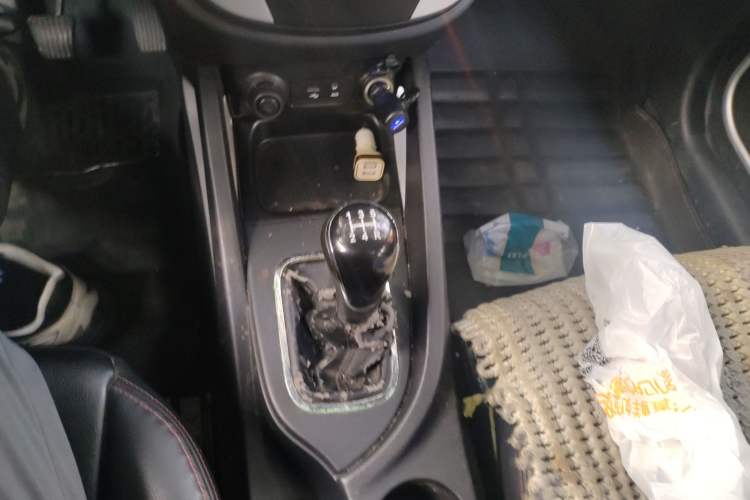 Used CHANGAN CS35 2015 1.6L Manual Luxury Model China IV Standard Gear Lever