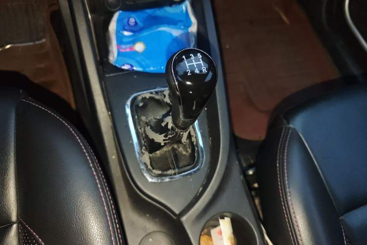 Used CHANGAN CS35 2015 1.6L Manual Luxury Model China IV Standard Gear Lever
