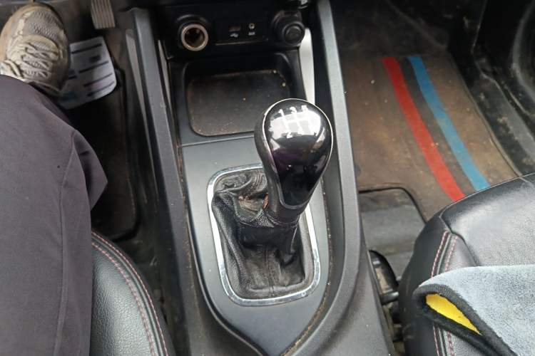 Used CHANGAN CS35 2015 1.6L Manual Luxury Model China IV Standard Gear Lever