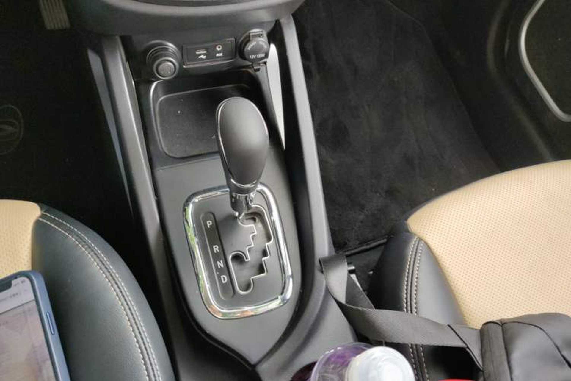 Used CHANGAN CS35 2015 1.6L Automatic Luxury Model China V Standard Gear Lever