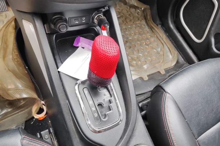 Used CHANGAN CS35 2015 1.6L Automatic Luxury Model China V Standard Gear Lever
