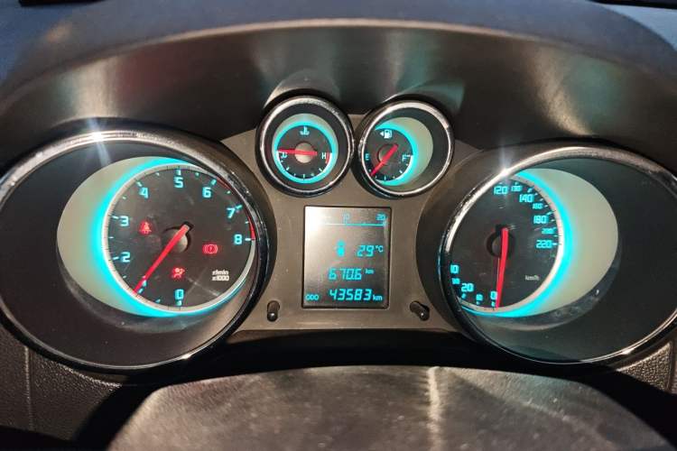 Used CHANGAN CS35 2015 1.6L Manual Luxury Model China IV Standard Instrument Cluster