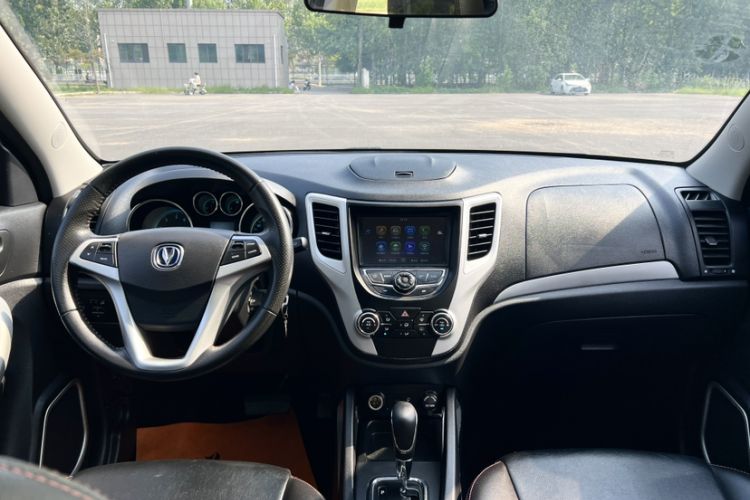 Used CHANGAN CS35 2015 1.6L Automatic Luxury Model China V Standard Interior 1