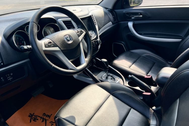 Used CHANGAN CS35 2015 1.6L Automatic Luxury Model China V Standard Interior 2