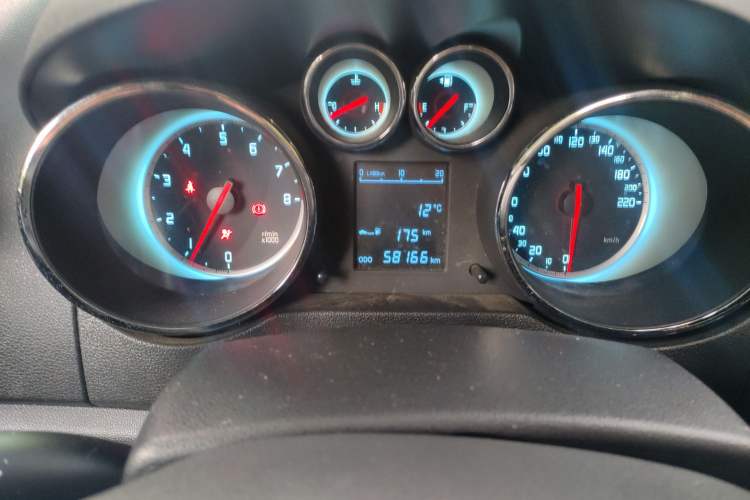 Used CHANGAN CS35 2015 1.6L Manual Luxury Model China IV Standard Odometer Close Up
