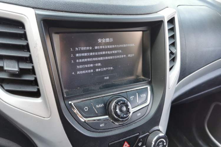 Used CHANGAN CS35 2015 1.6L Manual Luxury Model China IV Standard Audio And AC Panel