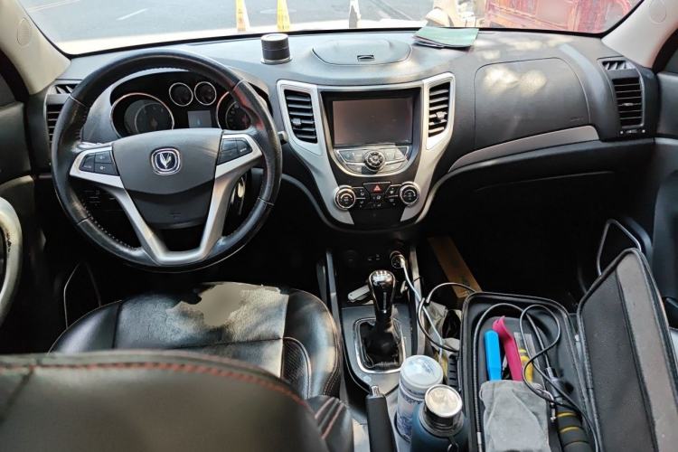 Used CHANGAN CS35 2015 1.6L Manual Luxury Model China IV Standard Center Console