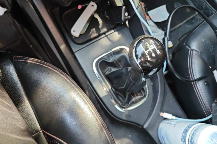 Used CHANGAN CS35 2015 1.6L Manual Luxury Model China IV Standard Gear Lever